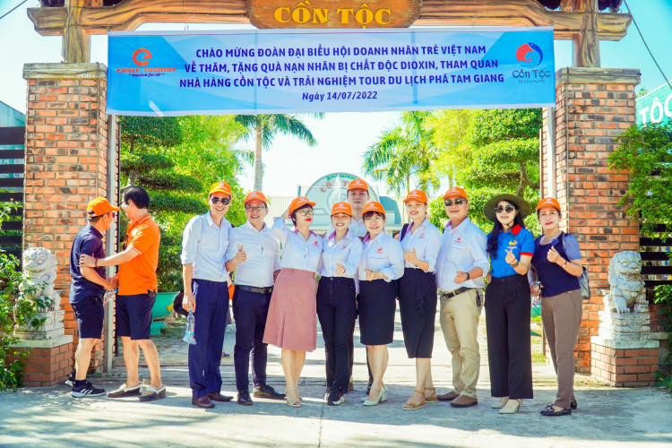 Eagle Tourist Đồng Hành Cùng Đoàn Đại Biểu Hội Doanh Nhân Trẻ Việt Nam Trong Chương Trình Tặng Quà Nạn Nhân Bị Chất Độc Dioxin