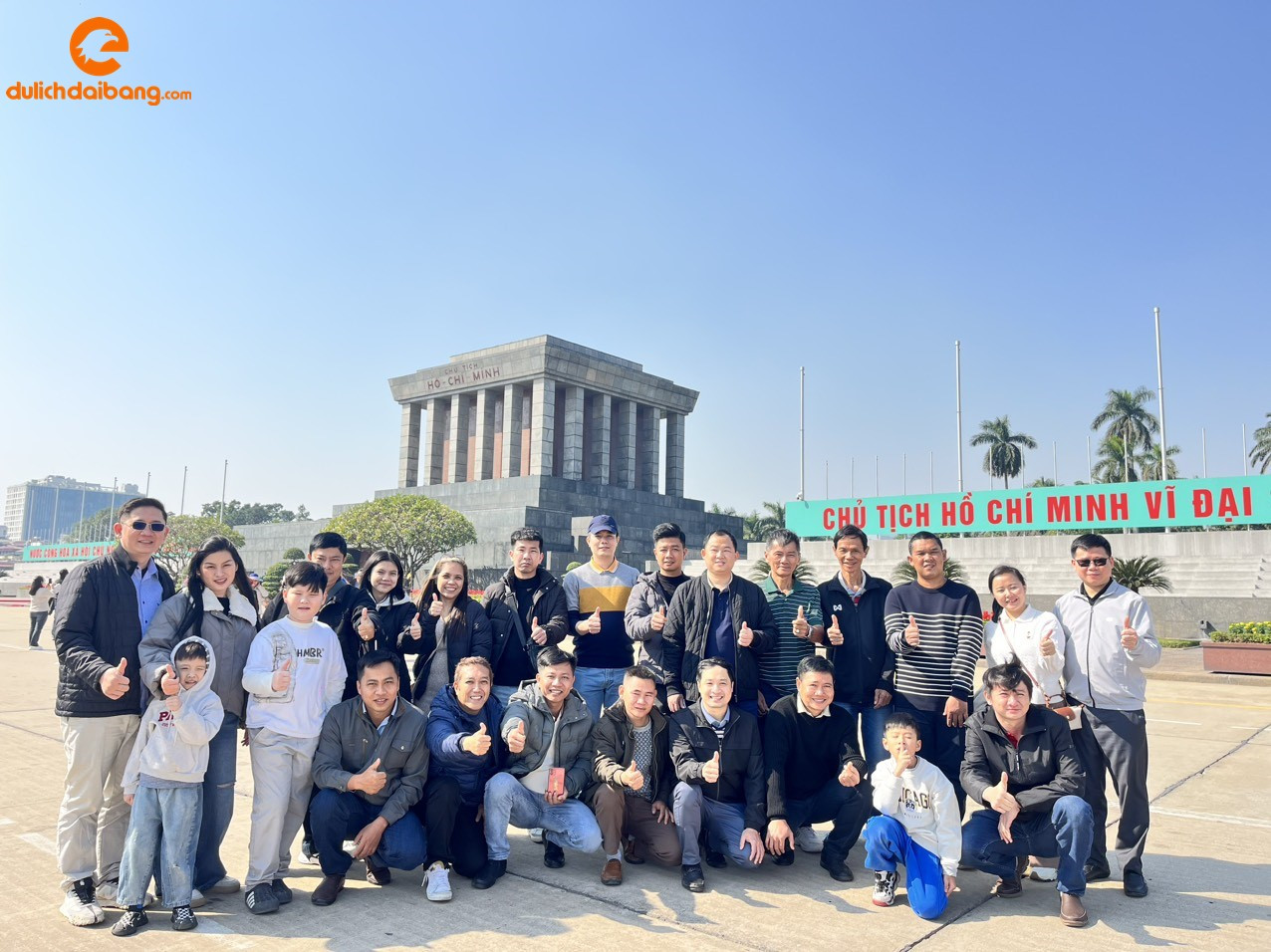 Quý công ty trong chuyến du lịch Hà Nội -Viếng lăng Chủ tịch Hồ Chí Minh