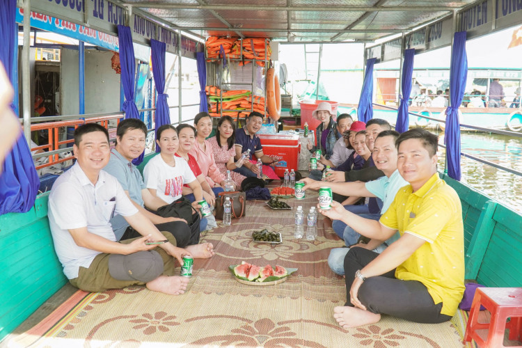 Đoàn Hơn 150 Khách Field Trip Hội Nghị Khoa Học Trẻ Toàn Quốc Ngành Thủy Sản trải nghiệm Phá Tam Giang