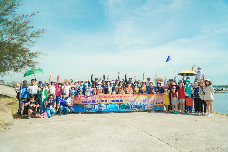 Đoàn Hơn 150 Khách Field Trip Hội Nghị Khoa Học Trẻ Toàn Quốc Ngành Thủy Sản trải nghiệm Phá Tam Giang