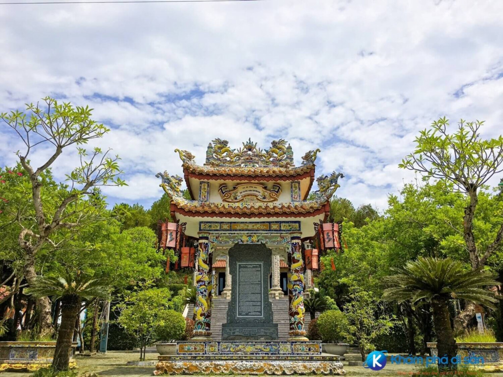 Tour học sinh: Huế – Tượng đài Quang Trung – Đền Huyền Trân Công Chúa – Di tích 9 Hầm – Huế