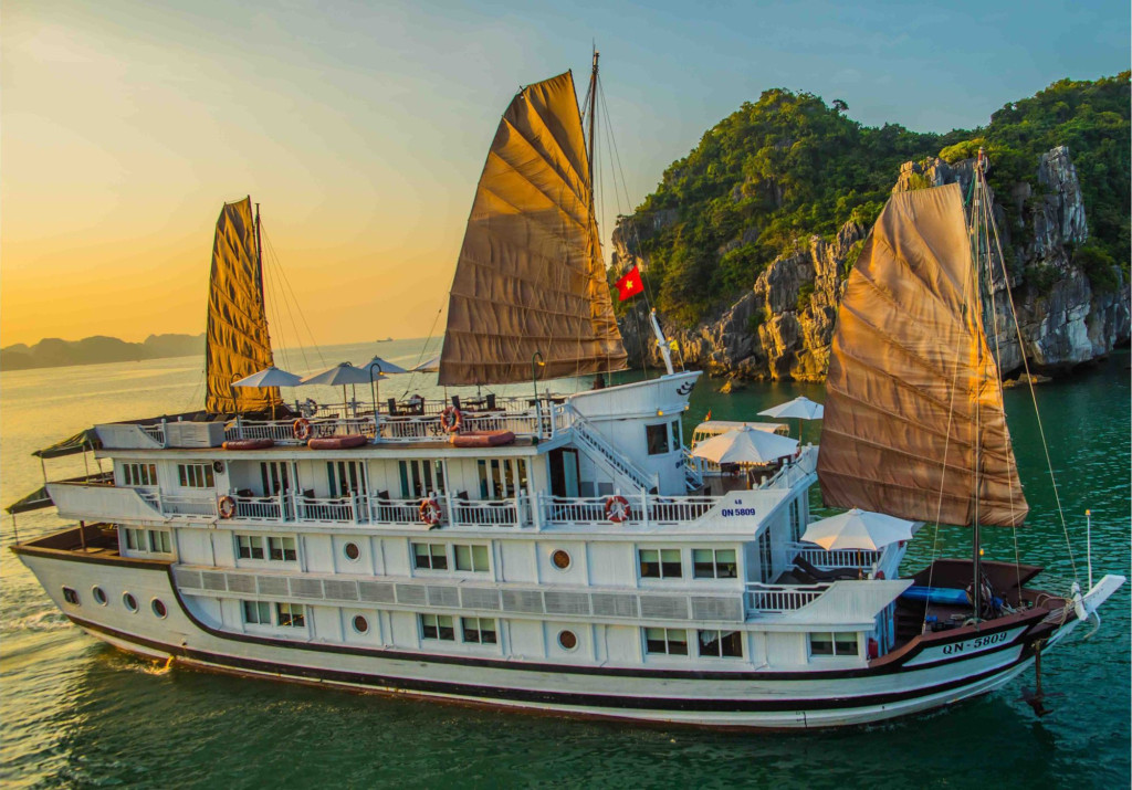 Chiêm ngưỡng Vịnh Hạ Long trên Du Thuyền Le Journey Premium Cruise 4 Sao (3N2Đ)