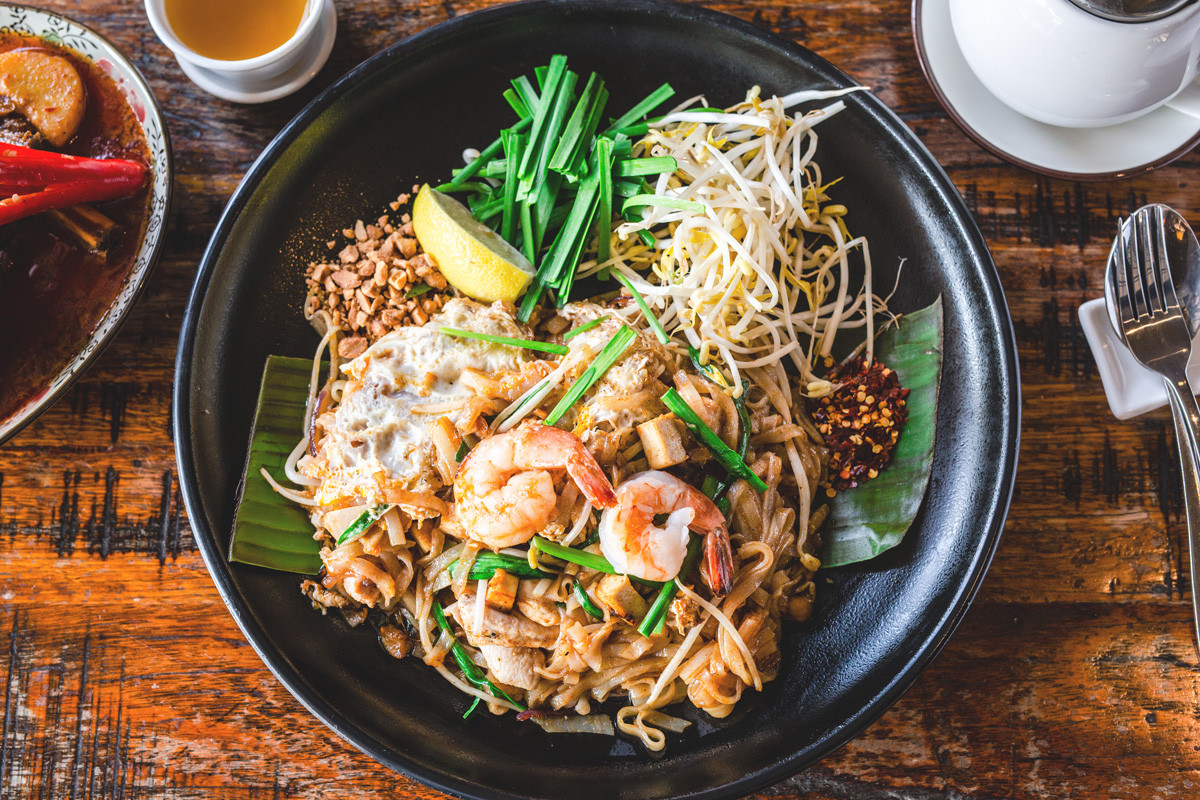 Pad Thai thể hiện sự tinh tế của ẩm thực Thái Lan với sự kết hợp của đầy đủ các hương vị  (Nguồn: Internet)e